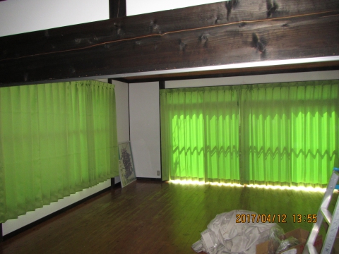 【水俣古賀町店】水俣の観光施設　ろうそくを手作りできる『はぜのき館』にカーテンを取付けました